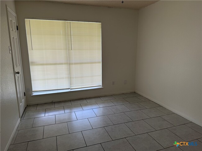 Building Photo - 3404 Granite Dr