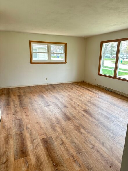 Building Photo - 906 S Christine St