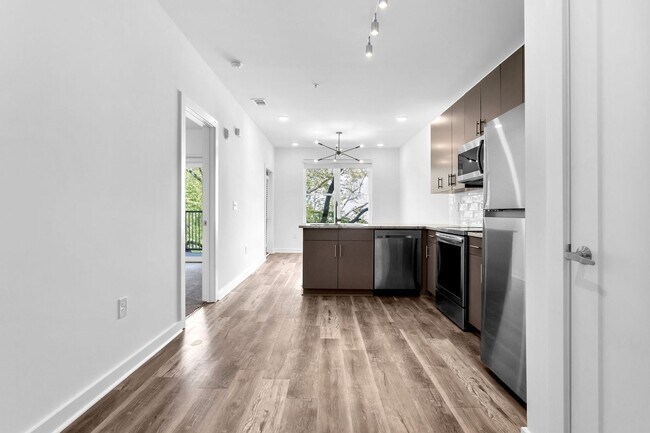 Building Photo - STUNNING MIDTOWN 1BED 1BATH