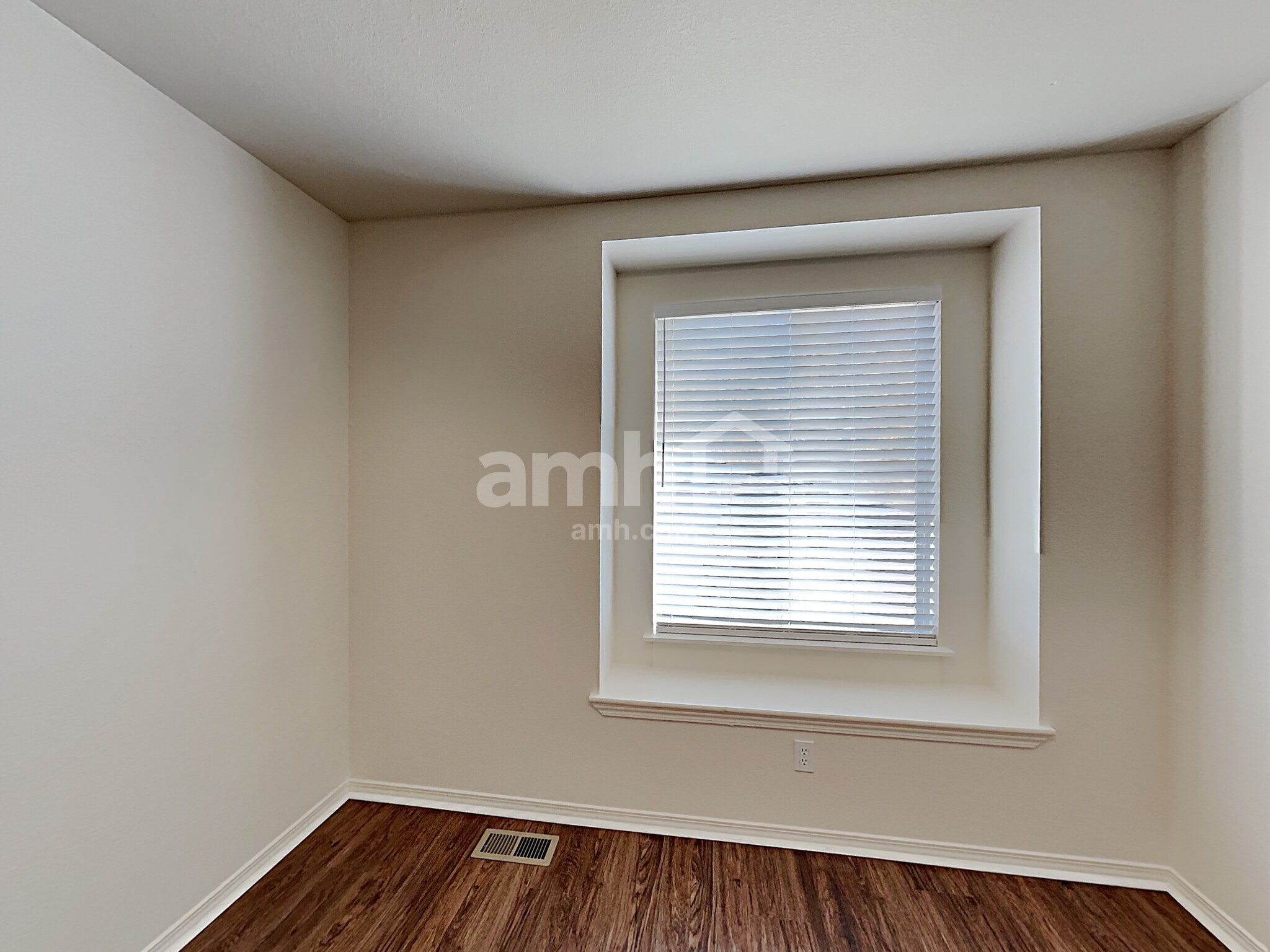 Building Photo - 1279 N Black Wolf Ave
