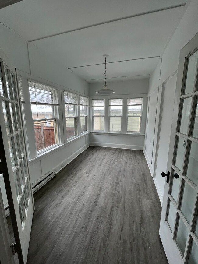 Building Photo - 1140 N Church St