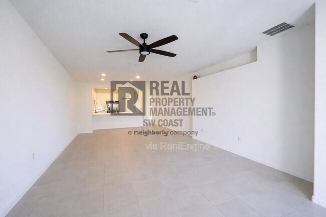 Building Photo - 2555 Vine Ave