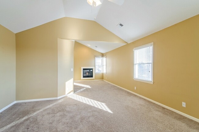 Building Photo - Gorgeous 4 Bedroom home in Blue Valley Schools