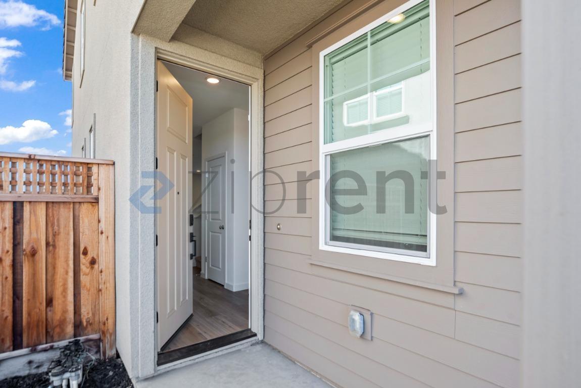 Building Photo - Unit