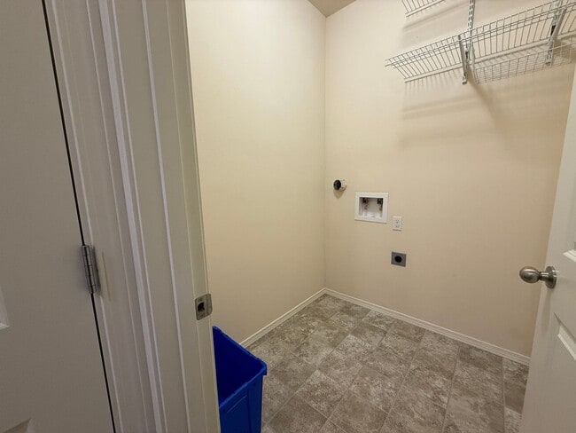 Building Photo - 3 Bedroom DuPont Condo for Rent