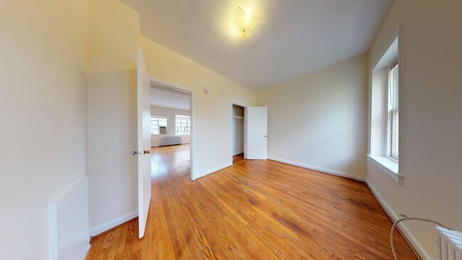 Building Photo - 109 C St SE