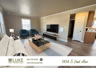 Building Photo - 904 S 2nd Ave