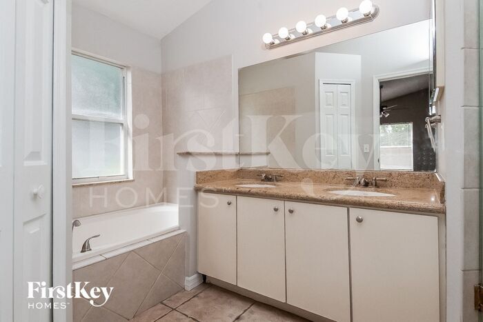 Building Photo - 126 Timberpark Dr