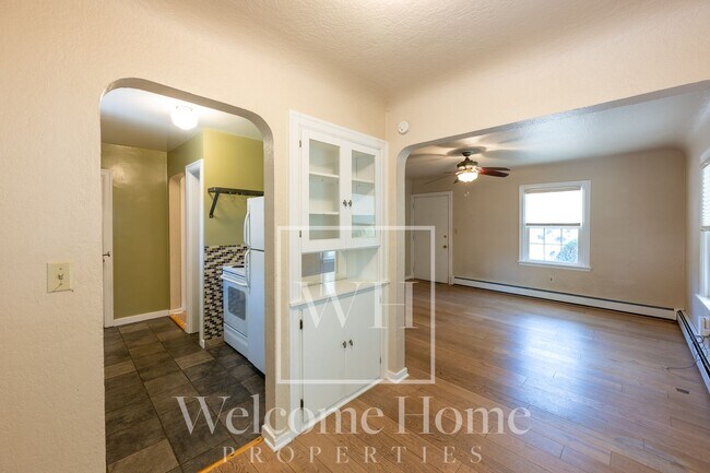 Building Photo - Vintage Home with Room to Entertain