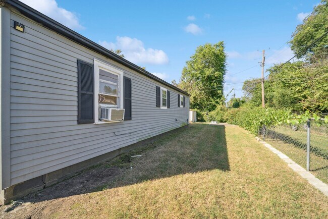 Building Photo - 4218 S Rockford Ave