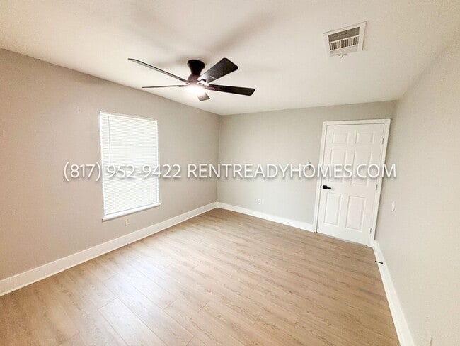 Building Photo - 10302 Davilla Ave