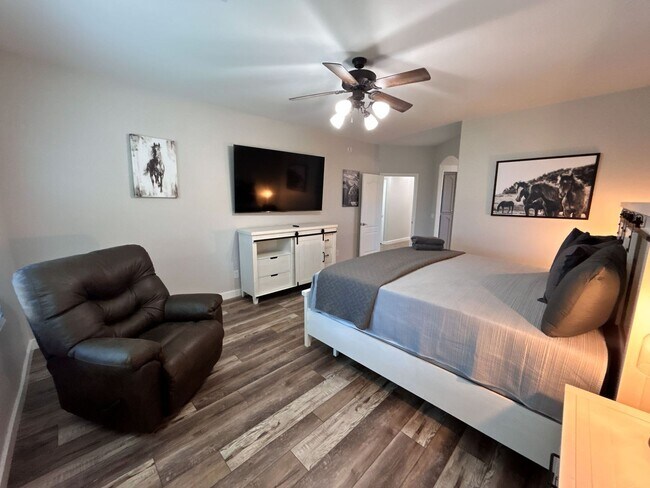Building Photo - Beautiful fully furnished 4-bedroom, 2.5-bath home located near downtown Gilbert!