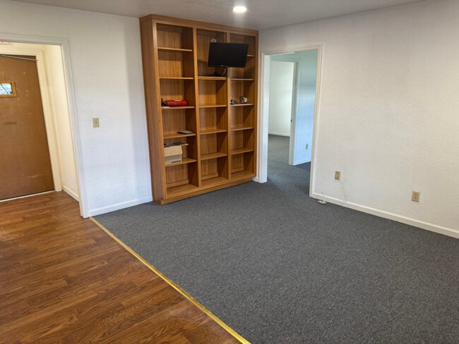 Building Photo - 3730 NE 44th St