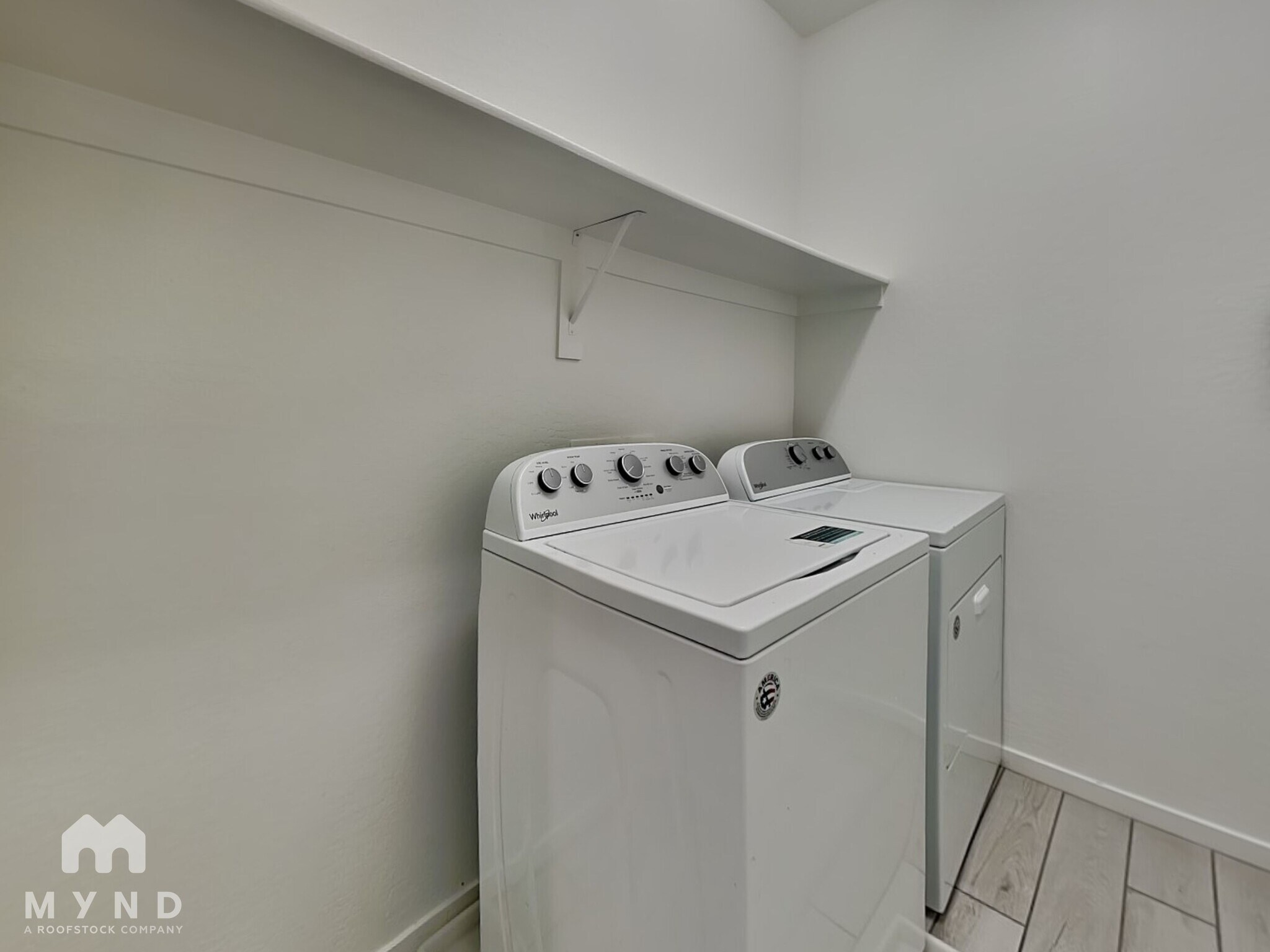 Building Photo - 901 S Smith Rd