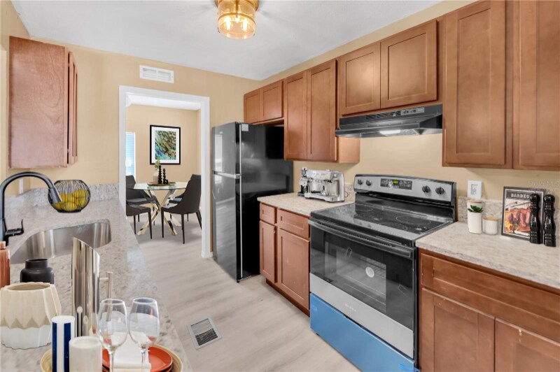 Building Photo - 2512 3rd Ave E