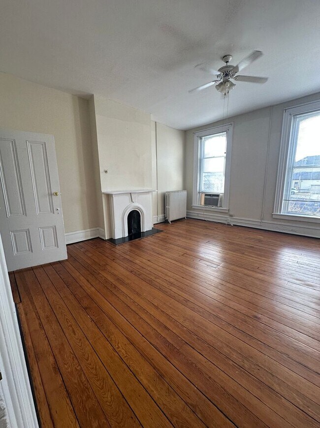 Building Photo - 708 Court St