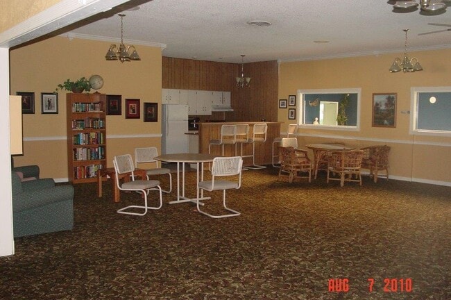 Building Photo - Great location off Leetsdale/Parker and Fl...