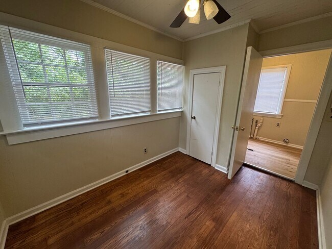 Building Photo - Cozy 3/1 House in South Rome