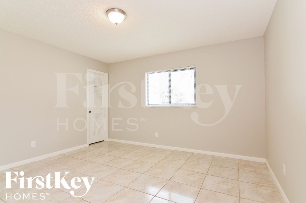 Building Photo - 620 SE 29th St