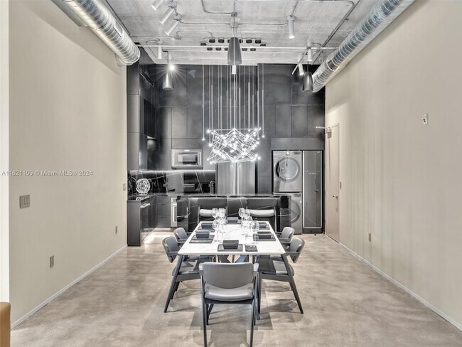 Building Photo - 250 NW 23rd St