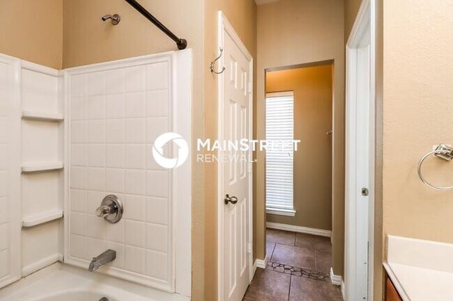 Building Photo - 3 Bedroom Pet-Friendly Home in Crowley, TX with Main Street Renewal