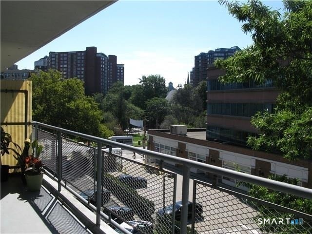 Building Photo - 444 Bedford St