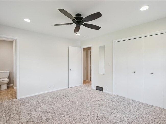 Building Photo - 1429 Columbus Dr