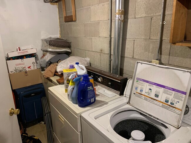 Building Photo - 854 8th Ave S