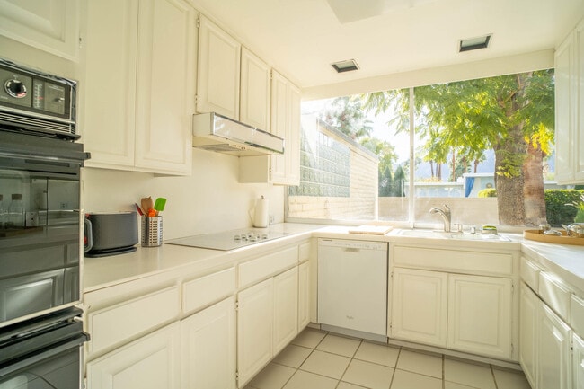 Building Photo - 75810 Altamira Dr