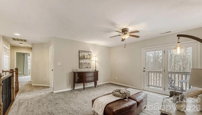 Building Photo - 120 Tall Oak Dr