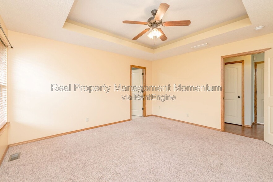 Building Photo - 732 E Gallup Hill Rd
