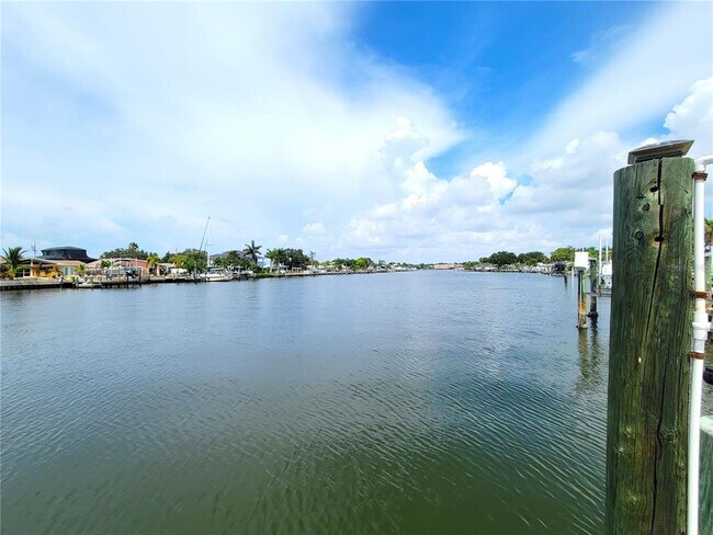 Building Photo - 314 Bahia Vista Dr