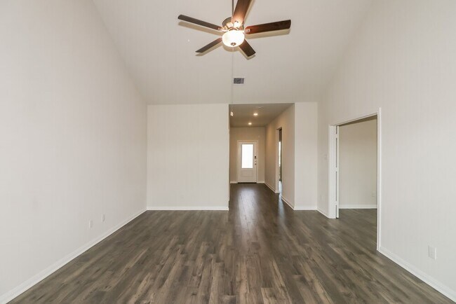 Building Photo - 428 Polly Grv Dr