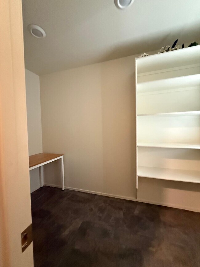 Building Photo - 16579 W Jenan Dr