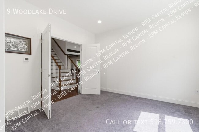 Building Photo - 9 Woodlake Dr