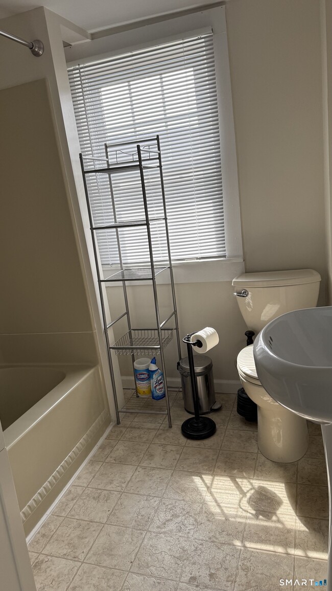 Building Photo - 78 Rockwell Ave