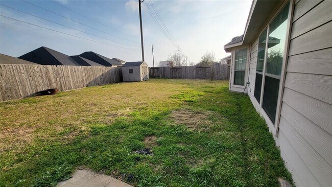 Building Photo - 2026 Silverwater Ct