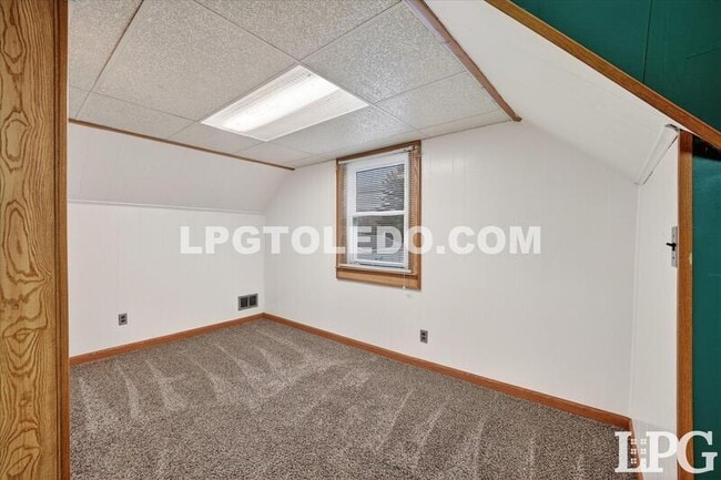 Building Photo - 667 Caswell Ave