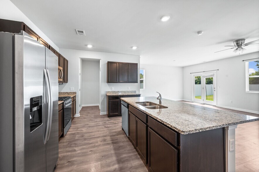 Building Photo - 7277 Sunny Parks Dr