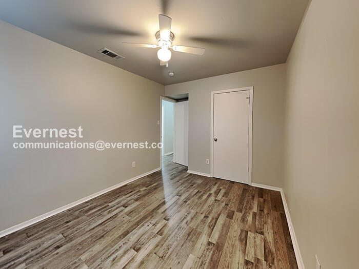 Building Photo - 5242 Grace Point Ln