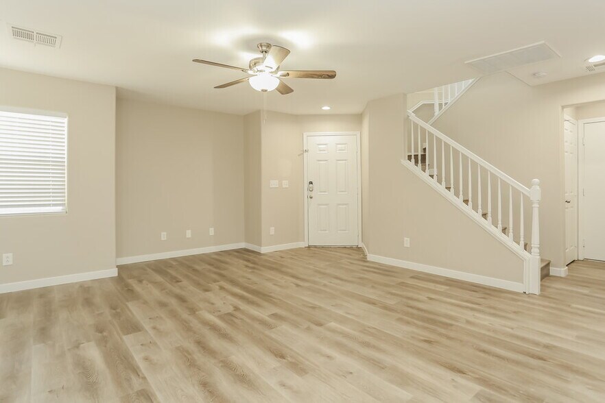 Building Photo - 8325 New Leaf Ave