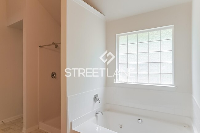 Building Photo - 582 Ironstone Dr