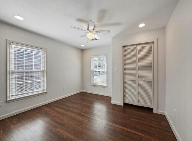 Building Photo - 617 E 26th St