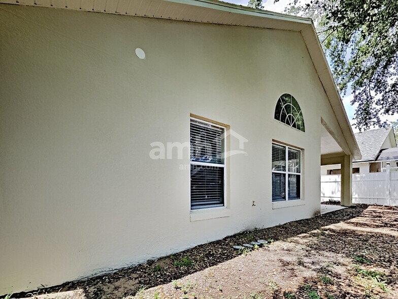 Building Photo - 16609 Rising Star Dr
