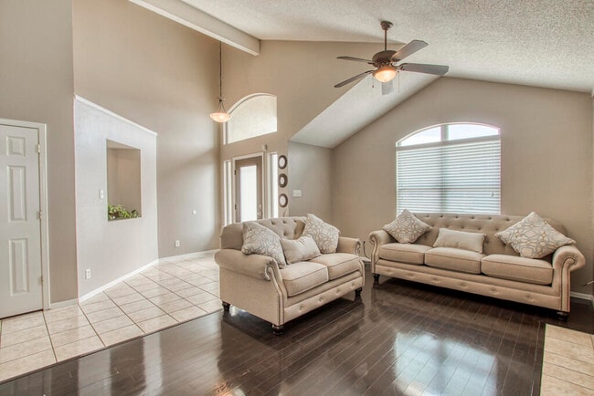 Building Photo - 12561 Paseo Alegre Dr