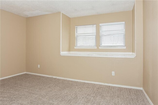 Building Photo - 9313 S Land Ave