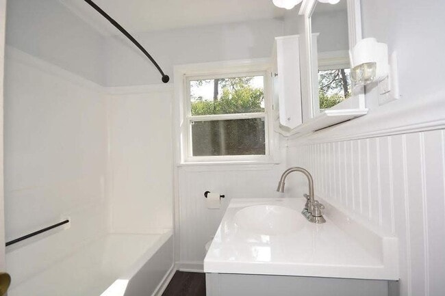 Building Photo - 4 Bed/3 Bath home w/fenced yard in Augusta...