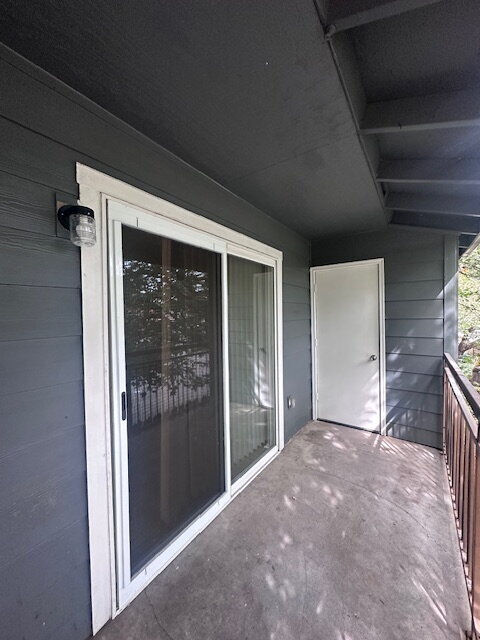 Building Photo - Charming 2-Bedroom Apartment with Modern Comforts on SE Division St.