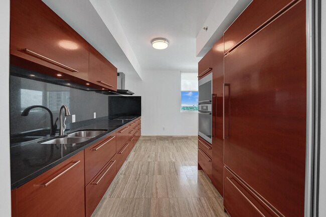 Building Photo - 101 S Fort Lauderdale Beach Blvd