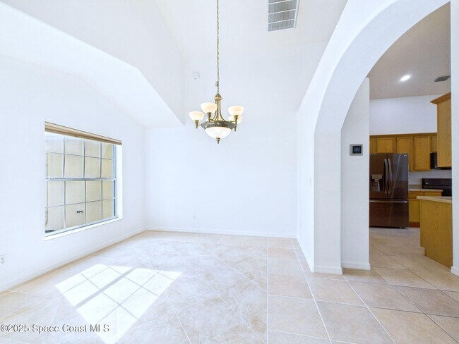 Building Photo - 207 Alcantarra St NW